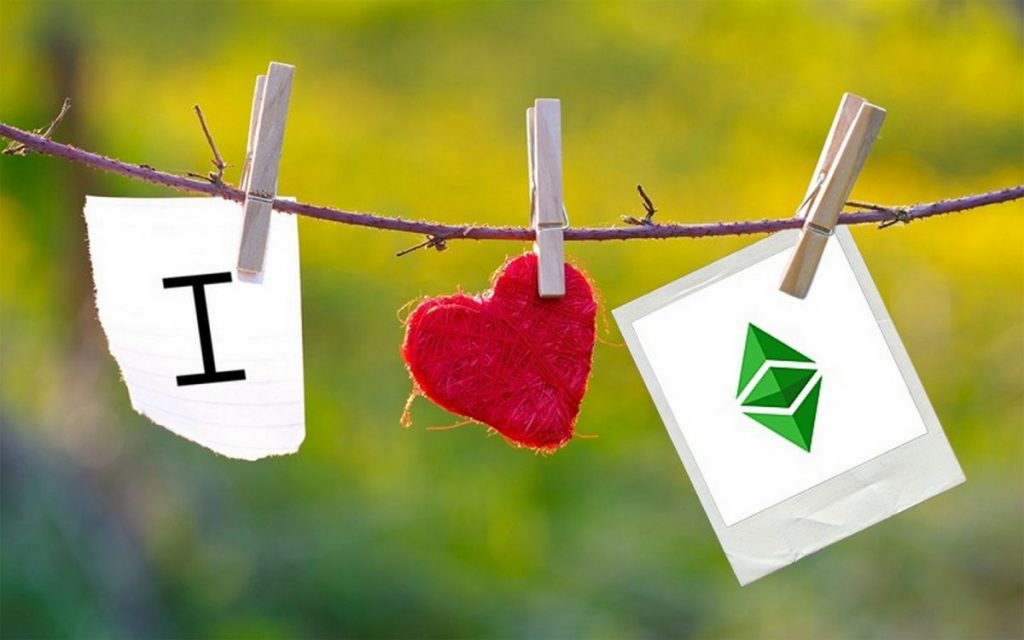 Un tendedero con el logo de Ethereum y el símbolo de corazón