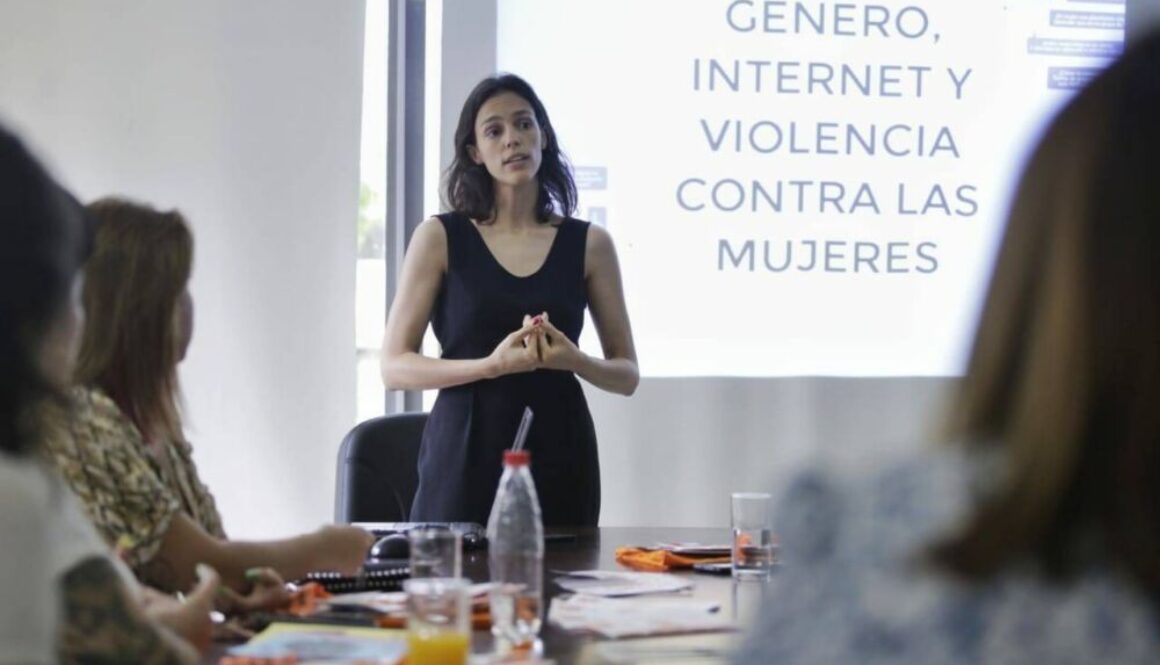 conversatorio sobre la violencia telemática con mujeres influencers