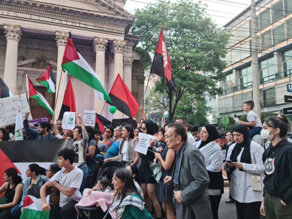 Grupo de personas reunidas en la manifestación