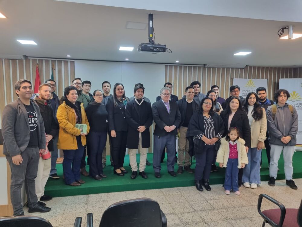 Group photo of participants, authorities and speaker